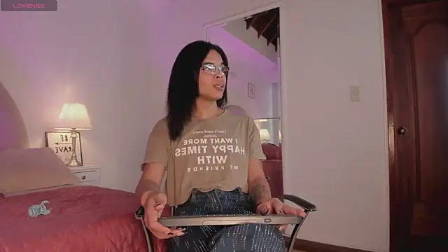 Snapshot of evelyn_wine chatting on 01.05.26 evelyn wine online show from 01.05.26