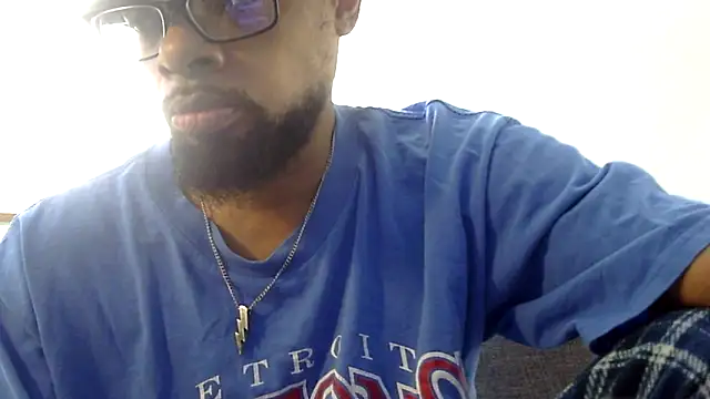 Snapshot of WhiskeyWood_DuhGOD chatting on 11.04.25 WhiskeyWood DuhGOD online show from 11.04.25