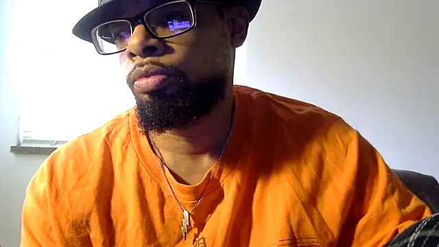 Snapshot of WhiskeyWood_DuhGOD chatting on 11.05.25 WhiskeyWood DuhGOD online show from 11.05.25