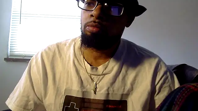 Snapshot of WhiskeyWood_DuhGOD chatting on 11.07.25 WhiskeyWood DuhGOD online show from 11.07.25