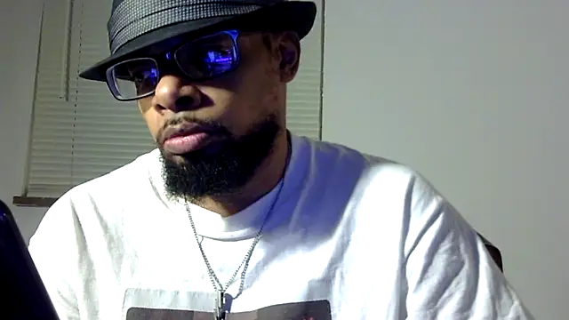 Snapshot of WhiskeyWood_DuhGOD chatting on 11.09.25 WhiskeyWood DuhGOD online show from 11.09.25