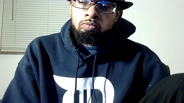 Snapshot of WhiskeyWood_DuhGOD chatting on 12.22.25 WhiskeyWood DuhGOD online show from 12.22.25