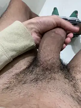 Snapshot of alex-riadh chatting on 01.05.26 alex-riadh online show from 01.05.26