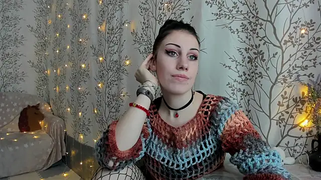 Snapshot of Mary0Lou chatting on 12.08.24 Mary0Lou online show from 12.08.24