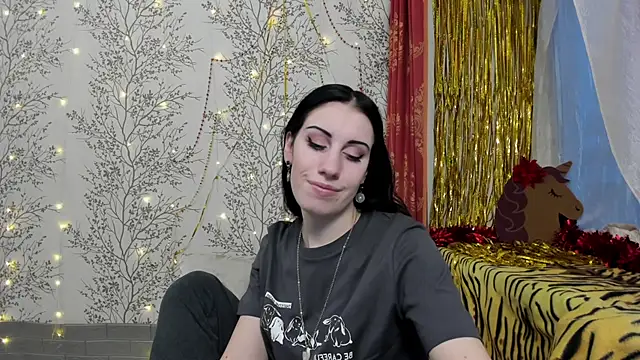 Snapshot of Mary0Lou chatting on 12.28.24 Mary0Lou online show from 12.28.24