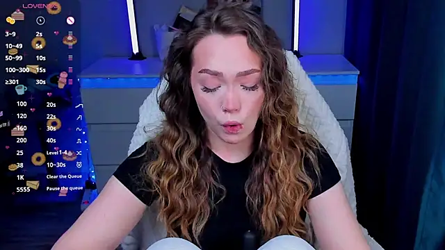 Snapshot of Evia_r0se chatting on 02.15.26 Evia r0se online show from 02.15.26