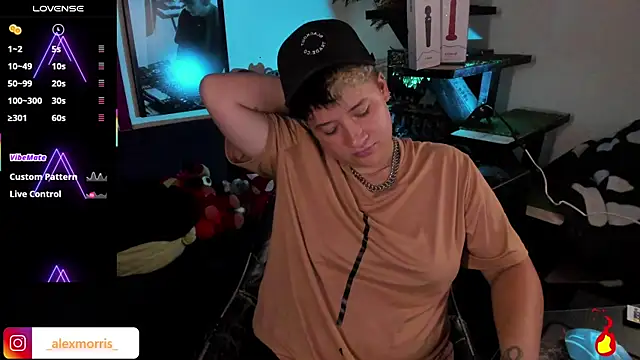 Snapshot of _AlexMorris chatting on 11.25.25 AlexMorris online show from 11.25.25