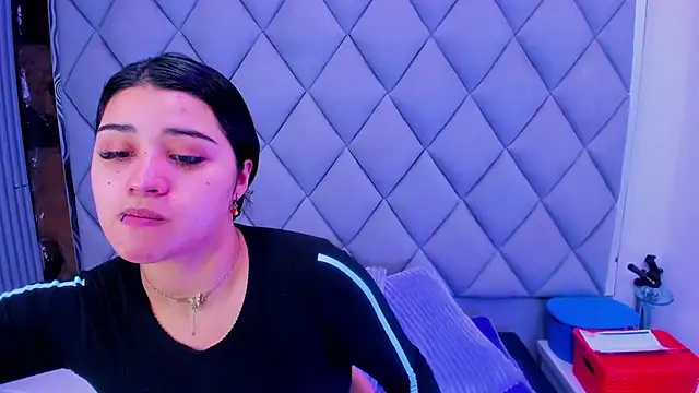 venusowen  online show from 11.01.25