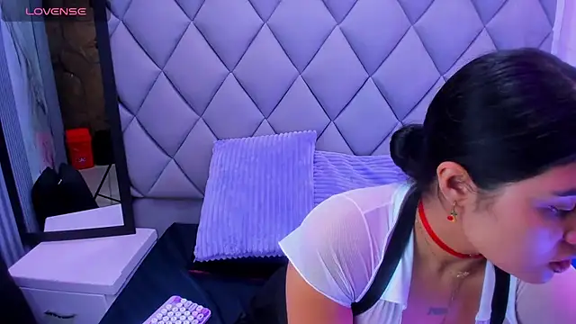 venusowen  online show from 11.19.25