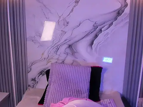 venusowen  online show from 02.20.26