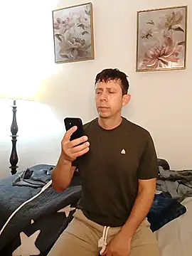 Snapshot of hoy_toyboy chatting on 03.13.25 hoy toyboy online show from 03.13.25