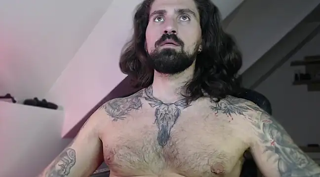 Snapshot of MateoHunk chatting on 12.20.24 MateoHunk online show from 12.20.24