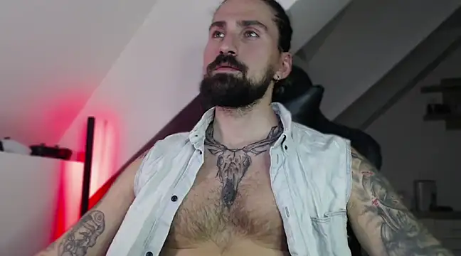 Snapshot of MateoHunk chatting on 12.23.24 MateoHunk online show from 12.23.24