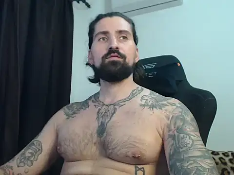 Snapshot of MateoHunk chatting on 09.17.25 MateoHunk online show from 09.17.25