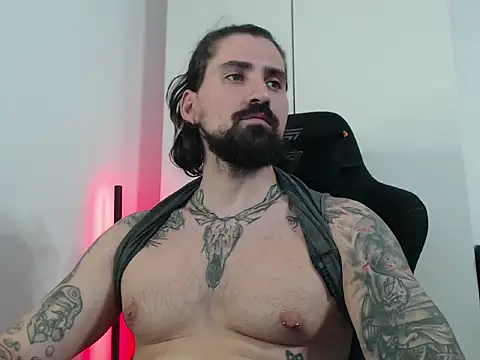 Snapshot of MateoHunk chatting on 10.12.25 MateoHunk online show from 10.12.25