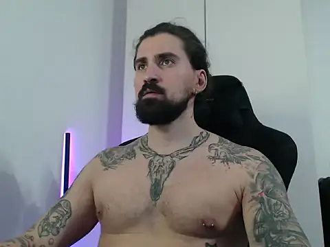 Snapshot of MateoHunk chatting on 11.05.25 MateoHunk online show from 11.05.25