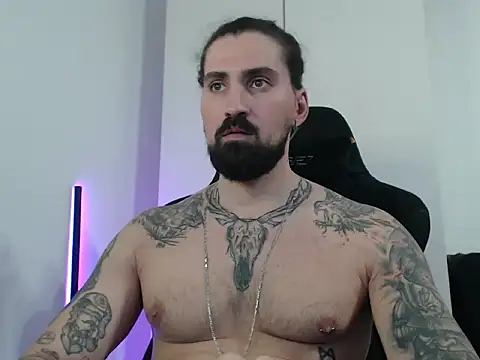 Snapshot of MateoHunk chatting on 11.07.25 MateoHunk online show from 11.07.25