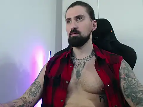 Snapshot of MateoHunk chatting on 11.22.25 MateoHunk online show from 11.22.25