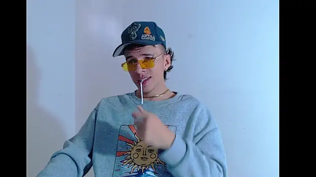 Snapshot of Keeny16 chatting on 12.07.24 Keeny16 online show from 12.07.24