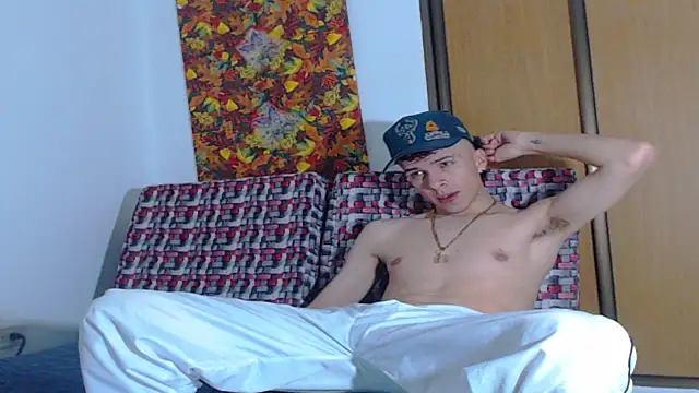 Snapshot of Keeny16 chatting on 12.17.24 Keeny16 online show from 12.17.24