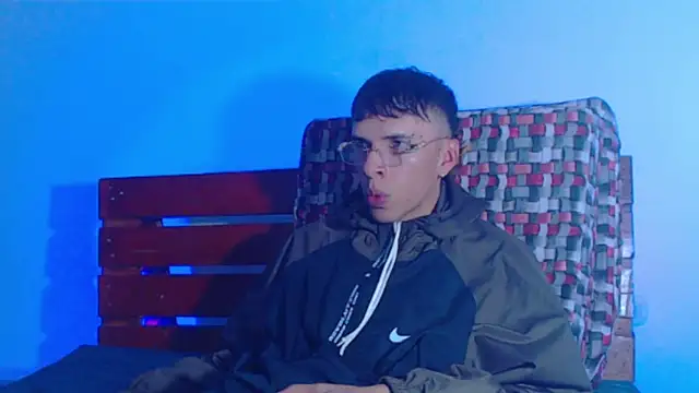 Snapshot of Keeny16 chatting on 02.25.25 Keeny16 online show from 02.25.25