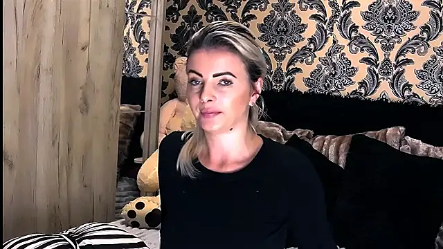 Snapshot of Aly_girl1 chatting on 01.10.25 Aly girl1 online show from 01.10.25