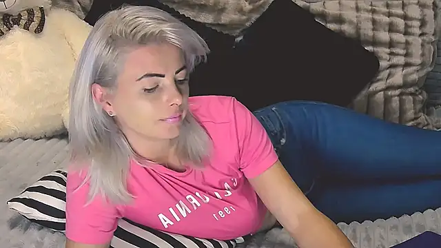 Snapshot of Aly_girl1 chatting on 03.12.25 Aly girl1 online show from 03.12.25