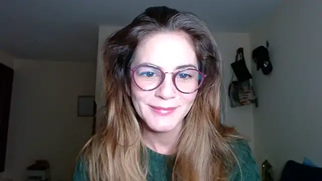 Snapshot of Hanny_24 chatting on 12.16.24 Hanny 24 online show from 12.16.24