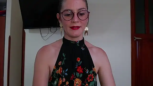 Snapshot of Hanny_24 chatting on 12.19.24 Hanny 24 online show from 12.19.24