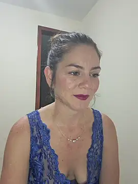 Snapshot of Hanny_24 chatting on 10.21.25 Hanny 24 online show from 10.21.25