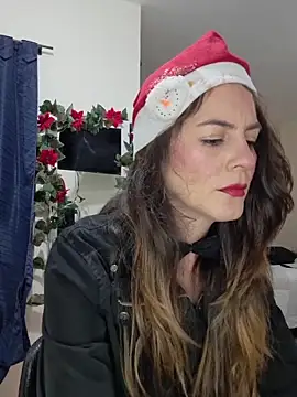 Snapshot of Hanny_24 chatting on 12.21.25 Hanny 24 online show from 12.21.25