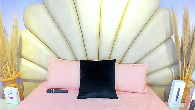 Isis Osman online show from 04.27.26
