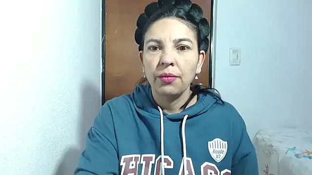 anybellucci43 online show from 11.14.25