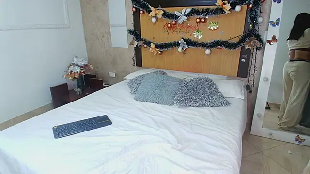 mialopez52 online show from 12.13.25