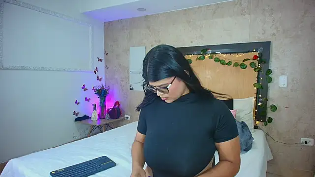 mialopez52 online show from 08.04.26