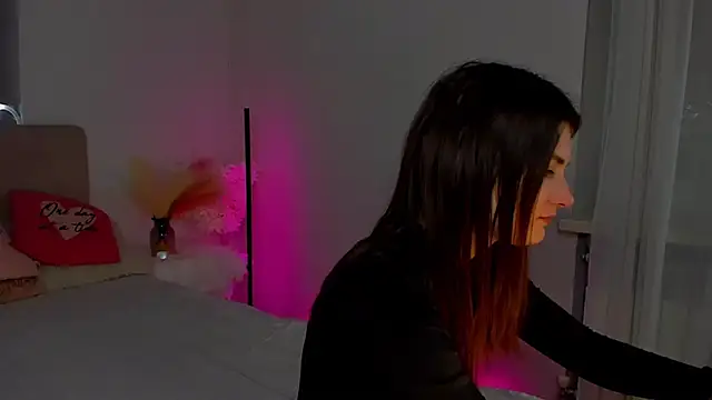 Laura Leee online show from 02.25.25