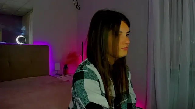 Laura Leee online show from 09.13.25