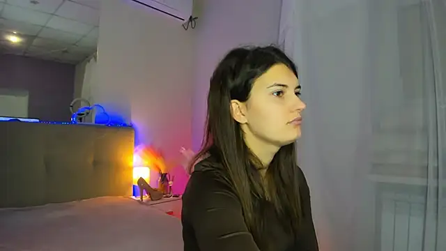 Laura Leee online show from 11.30.25