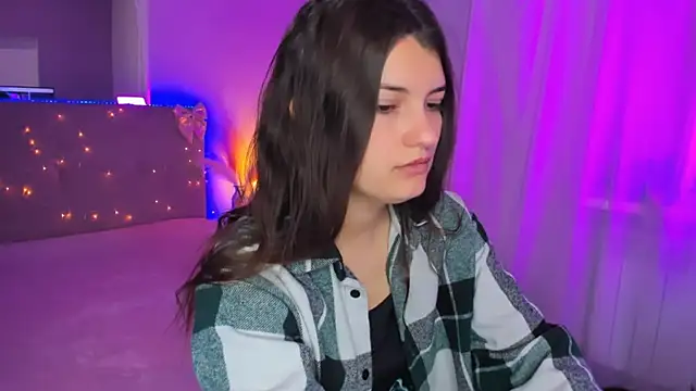 Laura Leee online show from 04.24.26