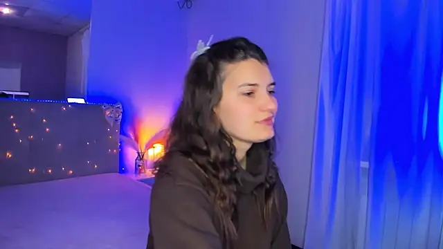 Laura Leee online show from 04.28.26