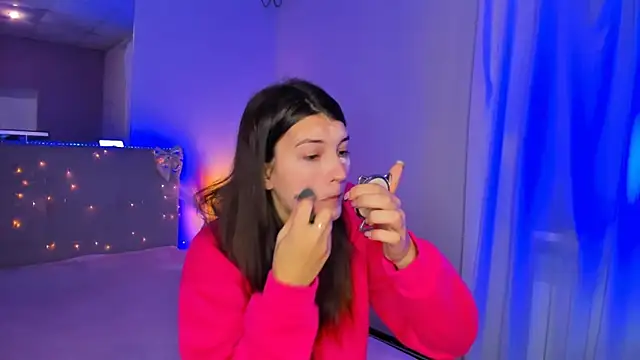 Laura Leee online show from 04.30.26