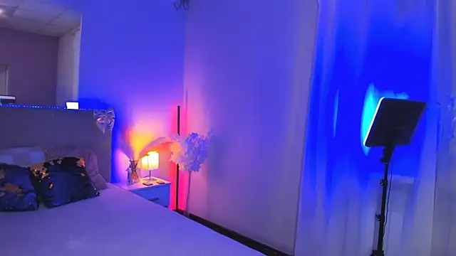 Laura Leee online show from 06.11.26