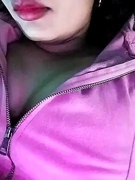 Snapshot of Miss-Siyaa chatting on 12.29.24 Miss-Siyaa online show from 12.29.24