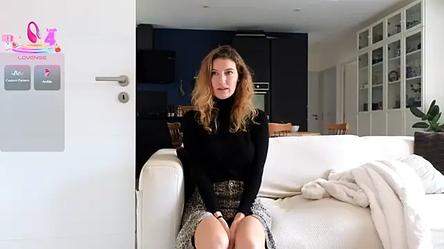 Snapshot of Luxymin34 chatting on 02.21.25 Luxymin34 online show from 02.21.25