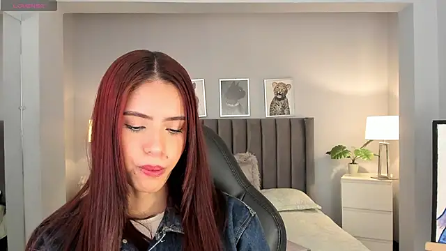 Snapshot of Madie__collins chatting on 12.22.24 Madie collins online show from 12.22.24