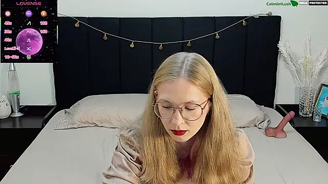 Snapshot of CatmintLush chatting on 06.28.26 CatmintLush online show from 06.28.26