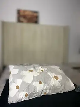 BhadBhad Kitty online show from 10.04.25