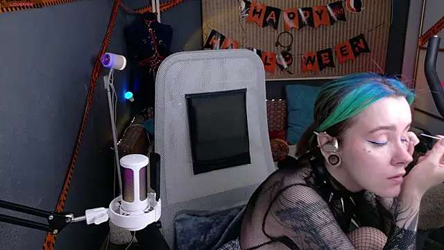 Snapshot of Cumpotik_Eve chatting on 11.29.25 Cumpotik Eve online show from 11.29.25