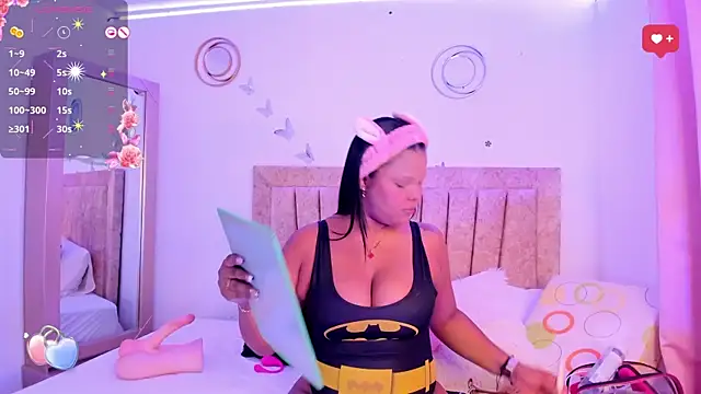 Snapshot of LaurinMonroe chatting on 02.10.25 LaurinMonroe online show from 02.10.25