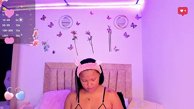 Snapshot of LaurinMonroe chatting on 02.22.25 LaurinMonroe online show from 02.22.25